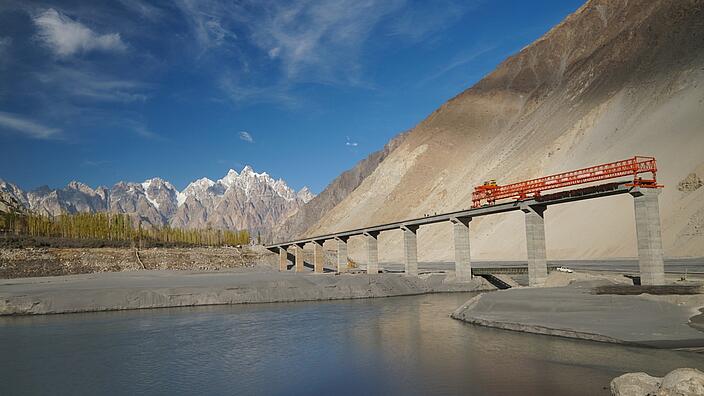 Construction of the Karakorum Highway