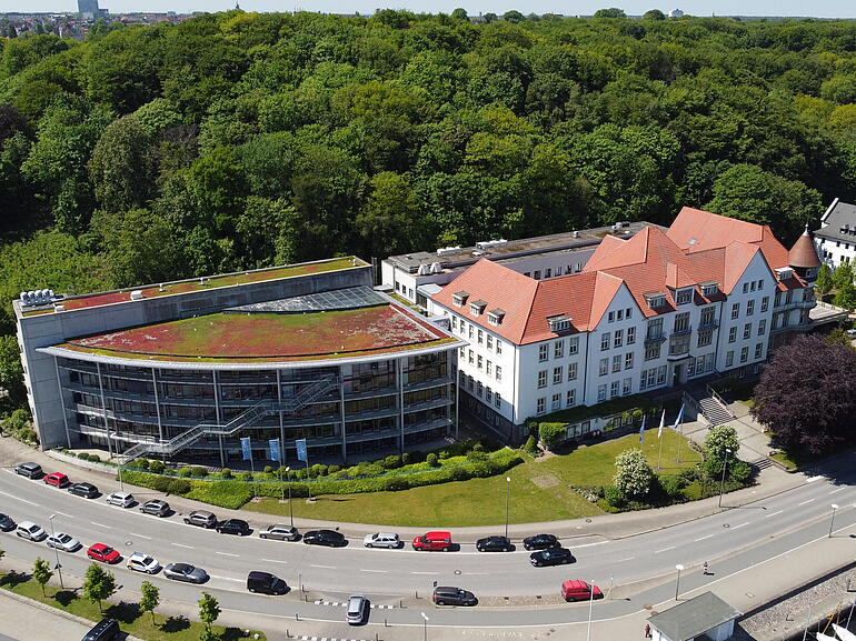 Hauptgebäude des IfW Kiel an der Förde