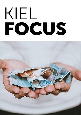 Cover Kiel Focus, hands holding euro bank notes
