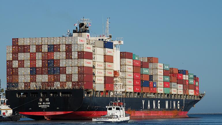 Yang Ming cargo ship with container load