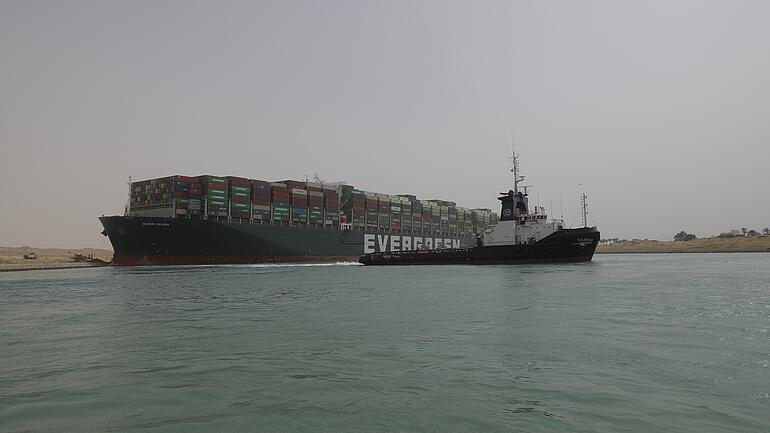 Havarierter Frachter "Evergreen" im Suezkanal