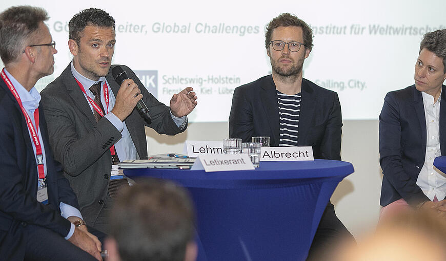Discussion on stage