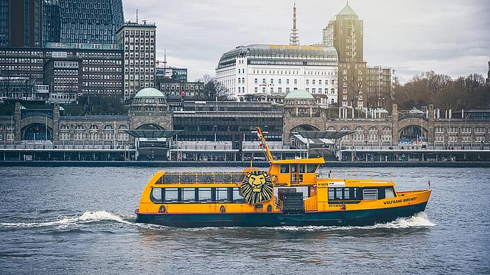 Hamburg, Fähre auf Elbe