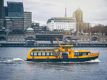 Hamburg, Fähre auf Elbe