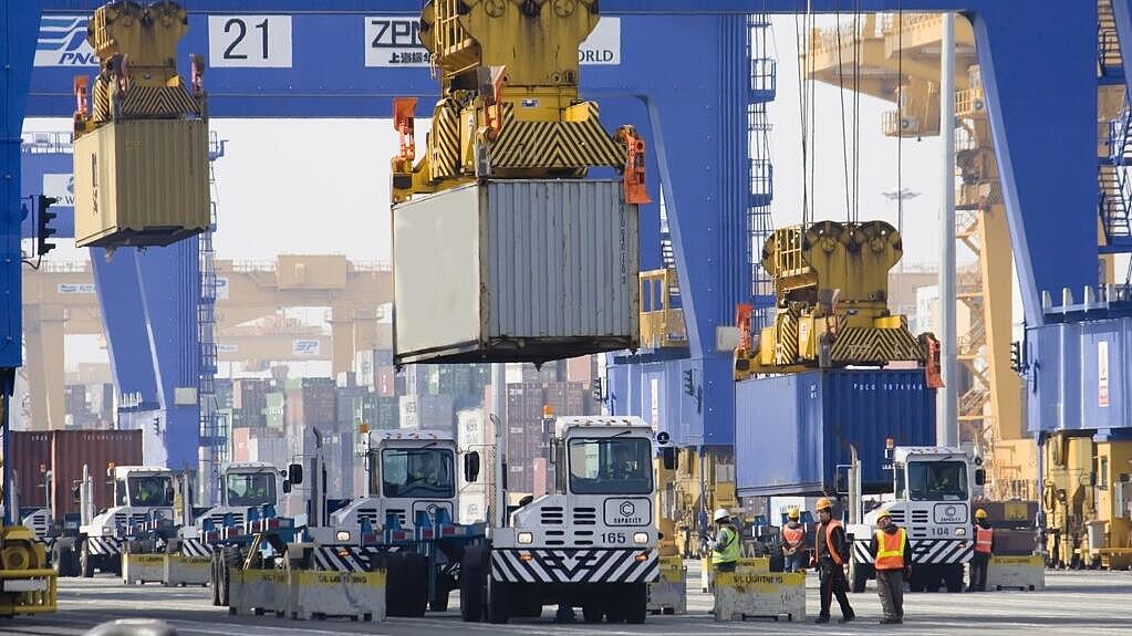 Container loading in a harbor