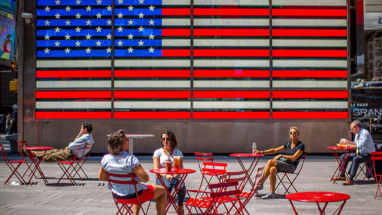 USA-Flagge mit Menschen