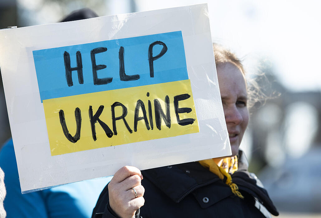 Help Ukraine Frau Demonstration