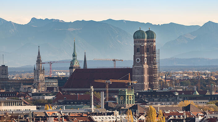 Stadtbild München mit Frauenkirche