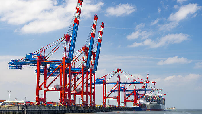 Gantry cranes unload a container ship on the Jade Weser in Wilhelmshaven, Lower Saxony