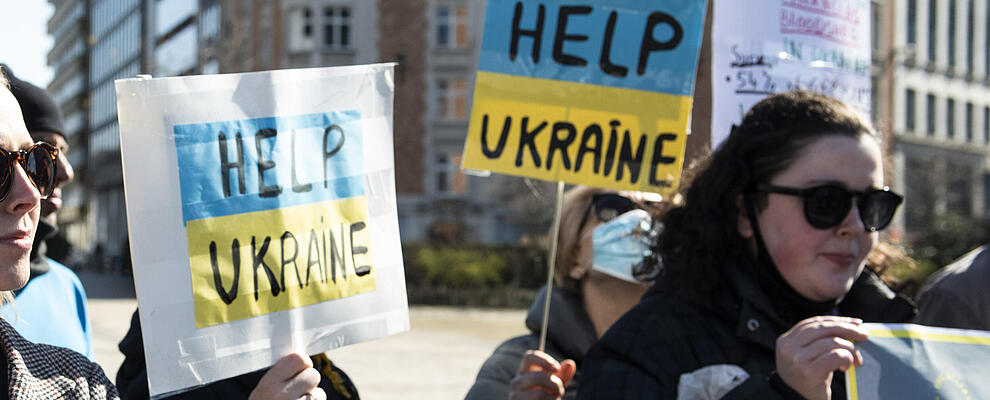 People demonstrating against war in Ukraine
