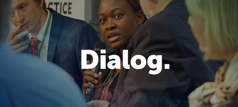 Text Dialog, Event Teilnehmer im Gespräch