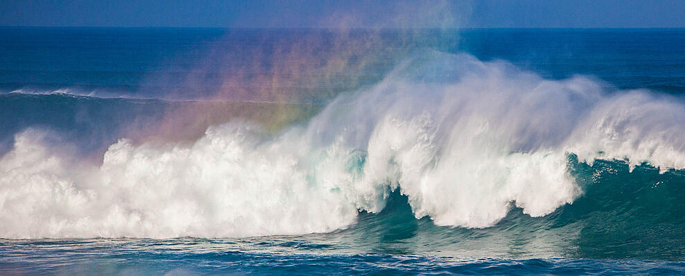 Research Area The Environment and Natural Resources - Ocean | © "Rainbow Wave“ by Anthony Quintano, licensed under a CC BY 2.0 License