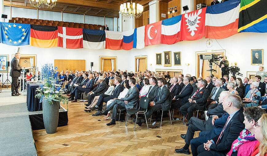 Die Preisverleihung fand im Rathaus der Landeshauptstadt Kiel statt.