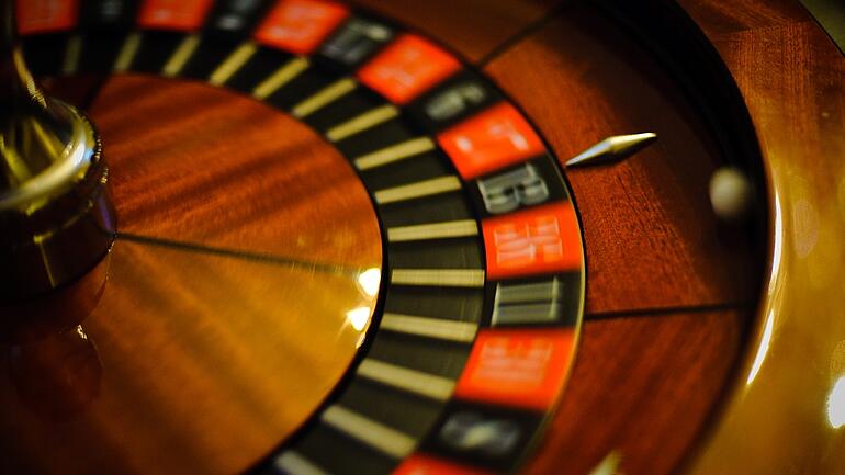 Spinning roulette wheel, © Conor Ogle Photography CC BY 2.0